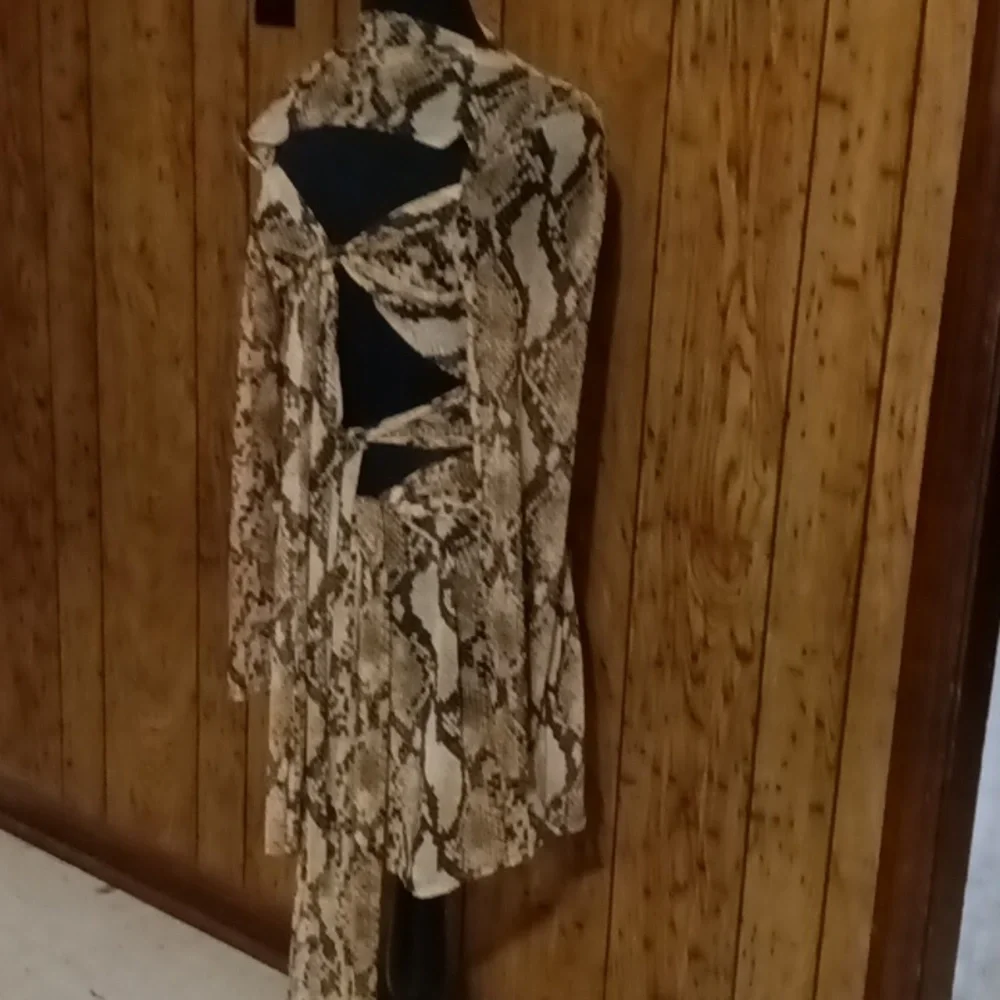 Dress - Picture 2 of 4
